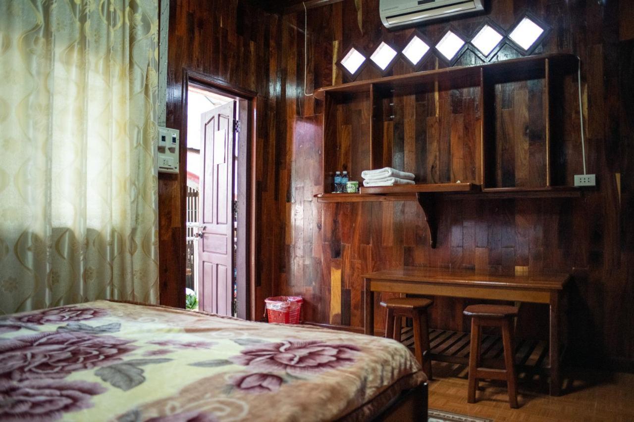 Song Lao Guesthouse Тхахек Екстериор снимка